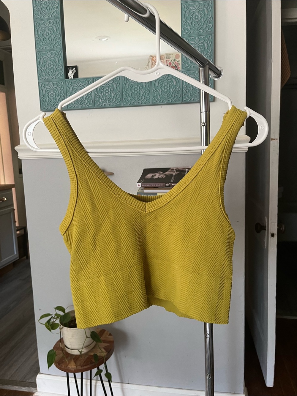 Nikibiki yellow herringbone crop top #nikibiki #herringbone